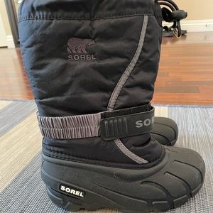 SOREL KIDS SNOW BOOTS size 13. Wore once. Good condition